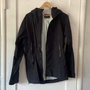 Mammut Mens Black Raincoat Adjustable HoodCap